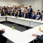 　北陸新幹線敦賀-新大阪延伸ルートを再検討する与党整備委の会合＝１９日午後、国会