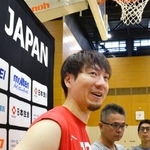 　取材に応じる比江島＝味の素ナショナルトレーニングセンター