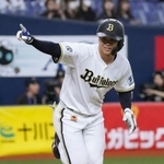 　１０回、サヨナラ打を放ち喜ぶオリックス・太田＝京セラドーム