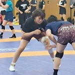 　スパーリングする藤波朱理＝味の素ＮＴＣ