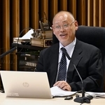 　第１８回現代龍馬学会で講演する知野文哉さん＝２０日午後、高知市