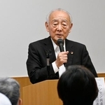 　講演する徳田靖之弁護士＝２１日午後、東京都内