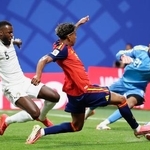 　スペイン-サウジアラビア　前半、先制ゴールを決めるスペインのヤマル（中央）＝アトランタ（ＦＩＦＡ提供・ゲッティ＝共同）