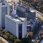 　警視庁（手前、共同通信社ヘリから）