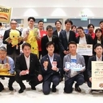 　農水省で開かれた「フードテック」試食会の関係者ら＝２２日午後