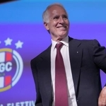 　イタリア・サッカー連盟の新会長に選出されたジョバンニ・マラゴ氏＝２２日、ミラノ（ＬａＰｒｅｓｓｅ提供、ＡＰ＝共同）