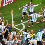 　アルゼンチン-オーストリア　試合終了間際、自身２点目のゴールを決め喜ぶアルゼンチンのメッシ（１０）＝ダラス（共同）