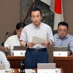 　静岡県議会で答弁する鈴木康友知事。リニア中央新幹線静岡工区の着工に関して発言した＝２３日午前