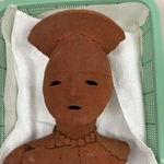 　生出塚遺跡で発掘された「巫女の埴輪」（埼玉県鴻巣市教委提供）