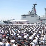 　開かれた北朝鮮の５千トン級の新型駆逐艦「崔賢」の就役式＝２３日、北朝鮮西部・南浦港（朝鮮中央通信＝共同）