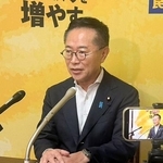　記者会見する国民民主党の古川国対委員長＝２４日午前、国会