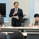 　立憲民主党の全議員懇談会であいさつする水岡代表＝２５日午前、国会