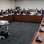 　小説や雑誌を世界市場に売り込むための戦略を議論する文化庁の有識者協議会＝２５日午後、東京都千代田区