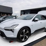 　イベントで展示されたポールスターのＥＶ＝５月、英ハロゲート（ロイター＝共同）