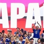 　スウェーデン戦で盛り上がる日本サポーター＝ダラス（共同）