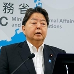 　閣議後記者会見に臨む林総務相＝２６日午前、総務省