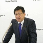 　記者会見する松本サイバー安保相＝２６日午前、東京都千代田区