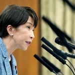 　参院災害対策・震災復興特別委員会で答弁する高市首相＝２６日午後