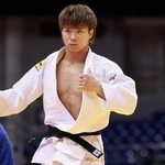 　男子６６キロ級３回戦の阿部一二三＝青島（国際柔道連盟提供・共同）