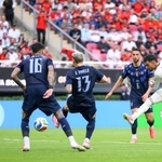 　ウルグアイ-スペイン　前半、先制ゴールを決めるスペインのバエナ（右端）＝グアダラハラ（ゲッティ＝共同）