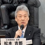 　日本医師会の会長選で３選が決まり、記者会見する松本吉郎会長＝２７日午前、東京都文京区