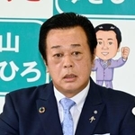 　記者会見する栃木県那須町の平山幸宏町長＝２７日午後、栃木県那須町