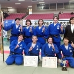 　女子１部で優勝した東海大の選手ら＝日本武道館