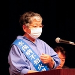 　水俣病の未認定患者や支援者らでつくる団体が開いた集会で発言する楠元照子さん＝２８日午後、鹿児島県出水市