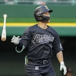 　７回オリックス１死、西川が右越えに満塁本塁打を放つ＝ほっともっと神戸