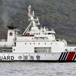　中国海警局の「海警２５０２」＝２０２４年４月、沖縄県・尖閣諸島の魚釣島周辺