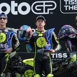 　オランダＧＰのモトＧＰクラスで初優勝した小椋藍（中央）＝アッセン（ＡＰ＝共同）