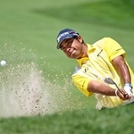 　最終ラウンド、６番でバンカーショットを放つ松山英樹。通算１４アンダーで１４位＝ＴＰＣリバーハイランズ（共同）