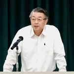 　横山ゆかりちゃんが行方不明となった誘拐事件の検討会議で訓示する群馬県警の小菅博司刑事部長＝２９日午後、群馬県警太田署