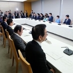 　月例経済報告等に関する関係閣僚会議＝３０日午後、首相官邸
