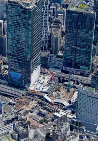 　再開発が進む東京・渋谷駅周辺＝６月（共同通信社ヘリから）