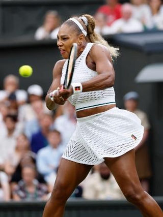 　女子シングルス１回戦でプレーするセリーナ・ウィリアムズ＝ウィンブルドン（共同）