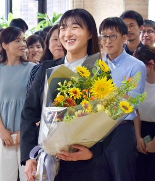 フィギュア坂本花織さんら表彰|全国海外|神戸新聞NEXT
