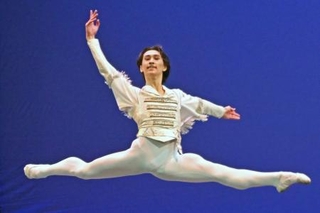　モスクワ国際バレエコンクールの男性シニア部門ソロで、１位の金賞を獲得したグジェレフ瞭舞さん＝４日、モスクワ（共同）