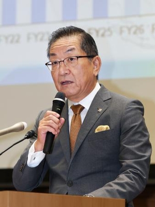 　記者会見するサッポロビールの時松浩社長＝６日午後、東京都渋谷区