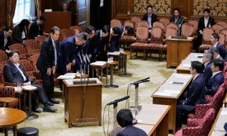　選挙運動に関するＳＮＳ対策の法改正案を可決した参院政治改革特別委＝１０日午後
