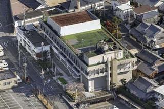 　大阪府交野市役所＝２０２２年１２月（共同通信社ヘリから）