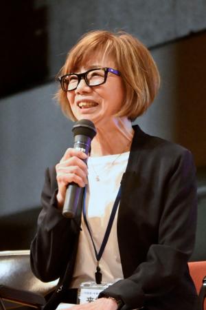 　対談する日本スケート連盟フィギュア元強化部長の小林芳子さん＝１０日午後、神戸市灘区