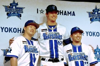 　オールスター戦の監督選抜で選出された（左から）ＤｅＮＡの牧、レイノルズ、東＝横浜スタジアム