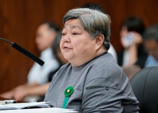 　参院法務委で発言する、福井中３殺害事件で亡くなった女子生徒の姉大橋宏子さん＝１４日午前