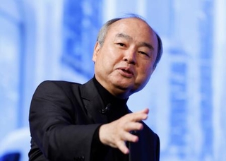 　法人向けイベントで講演するソフトバンクグループの孫正義会長兼社長＝１４日午前、東京都千代田区