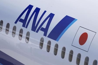　全日空の機体のロゴ