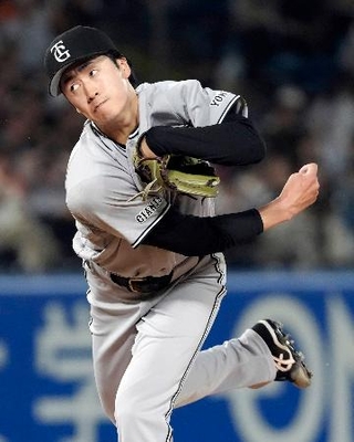 　ヤクルト戦に先発し、７回１失点で２勝目を挙げた巨人・西舘＝神宮
