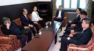 　会談に臨む参院の野党国対委員長ら＝１６日午前、国会