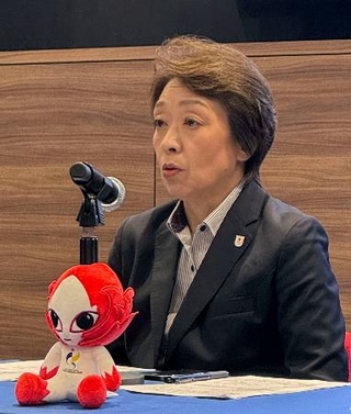 　定例記者会見をするＪＯＣの橋本聖子会長＝１６日、東京都新宿区