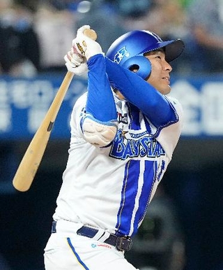 　７回ＤｅＮＡ無死、勝又が右越えに満塁本塁打を放つ＝横浜
